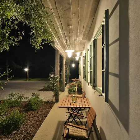 Country With Heated Pool & Private Sauna, Close To South Styrian Wine Road בית הארחה 4*