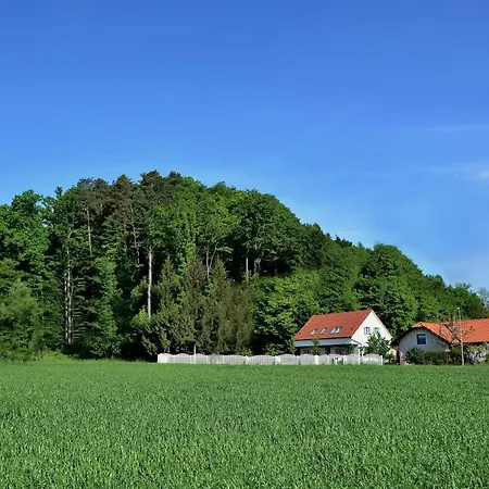 Country With Heated Pool & Private Sauna, Close To South Styrian Wine Road בית הארחה
