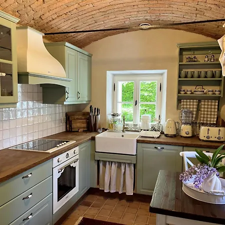 Country With Heated Pool & Private Sauna, Close To South Styrian Wine Road בית הארחה